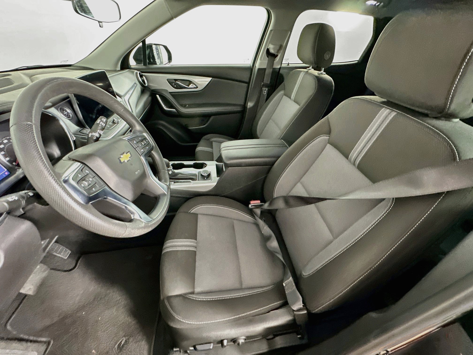 Used 2025 Chevrolet Blazer LT FWD image 13