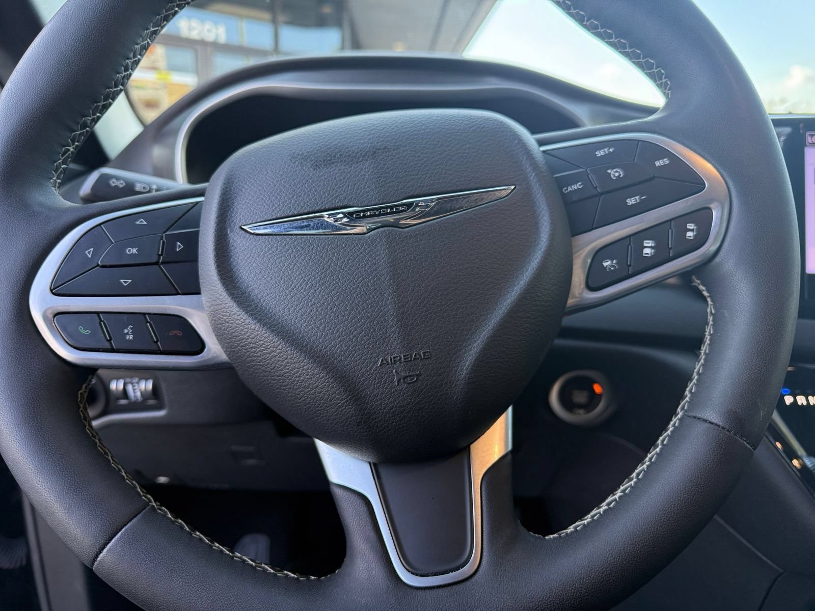Used 2025 Chrysler Pacifica Select FWD image 29