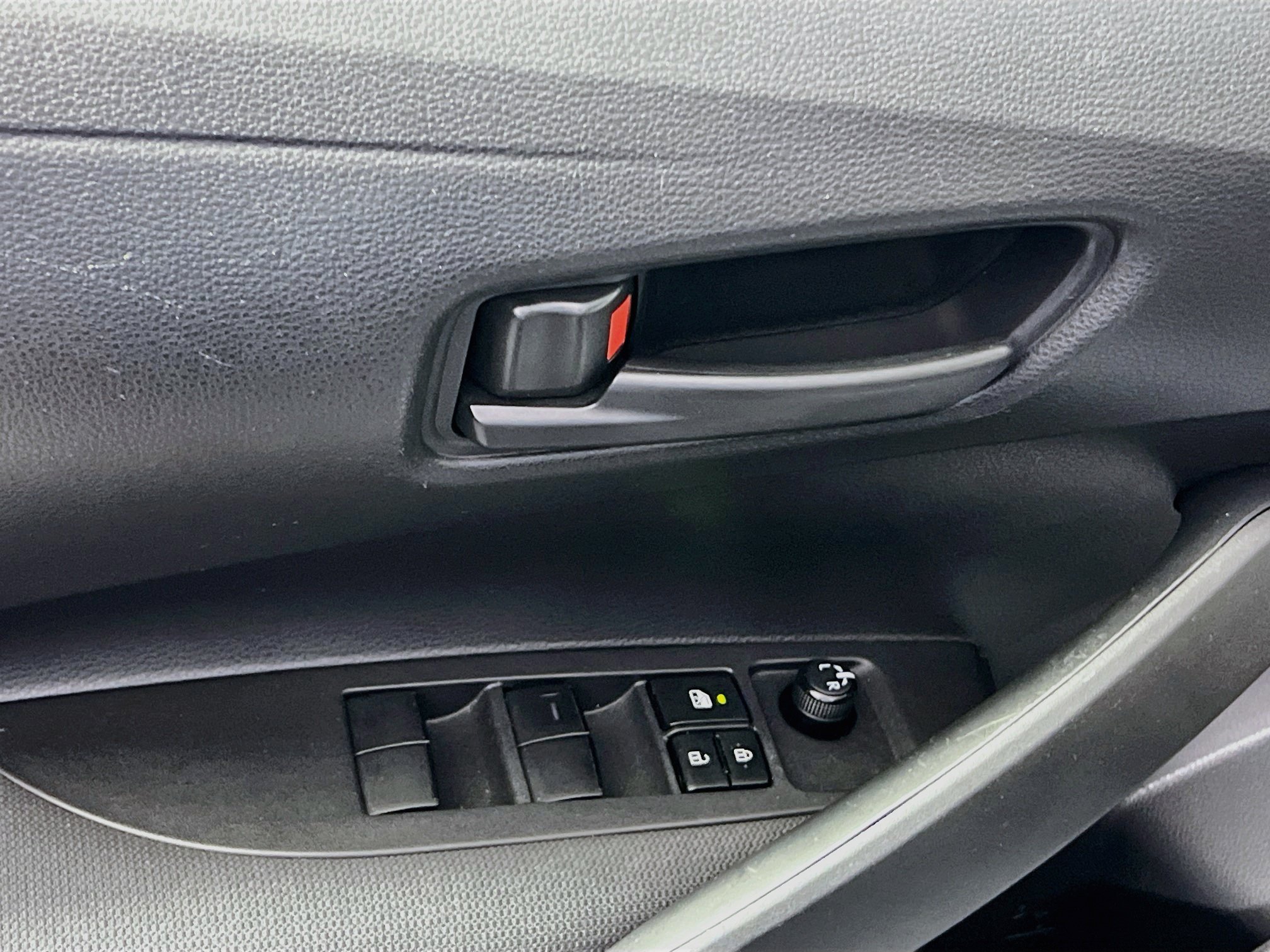 Used 2022 Toyota Corolla LE FWD image 17