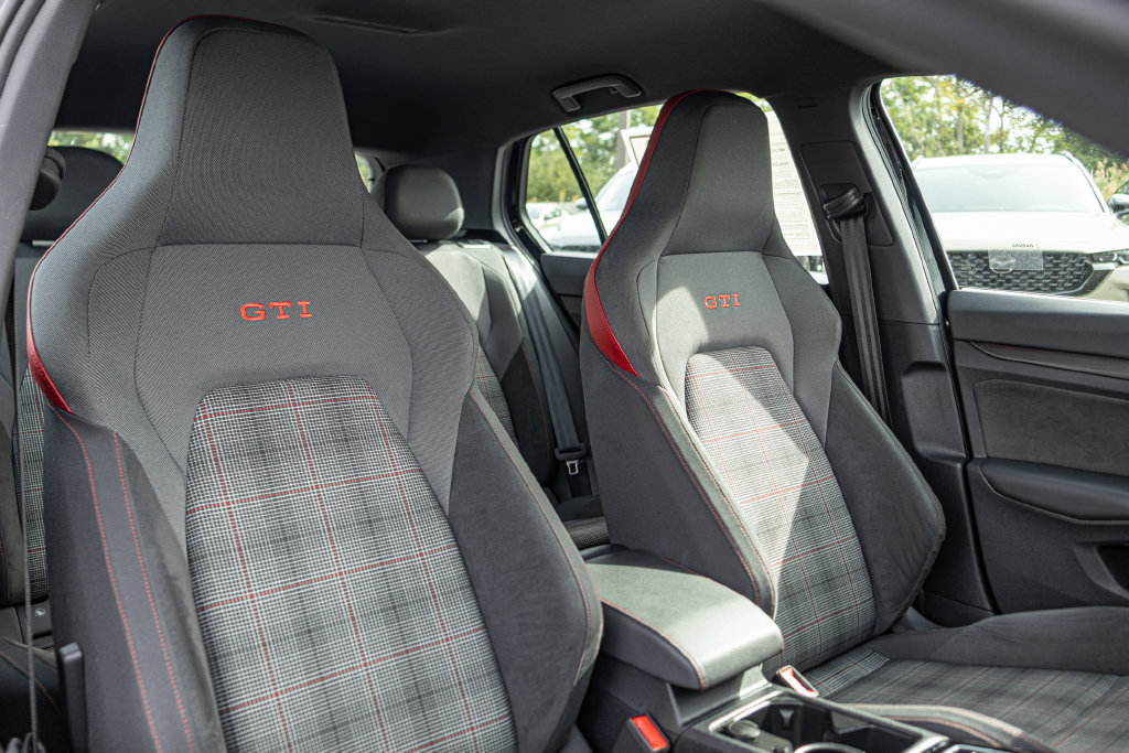 Certified 2024 Volkswagen GTI S FWD image 31
