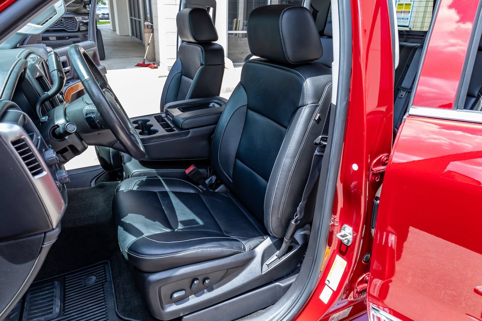 Used 2018 Chevrolet Silverado 1500 LTZ w/ Sport Package AWD/4WD image 28