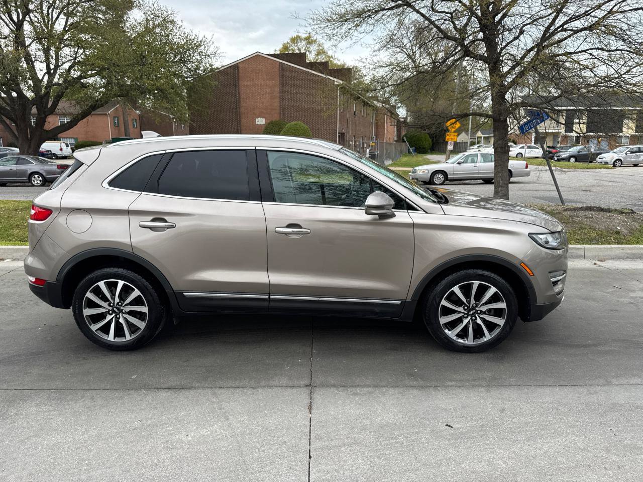 Used 2019 Lincoln MKC Reserve image 3