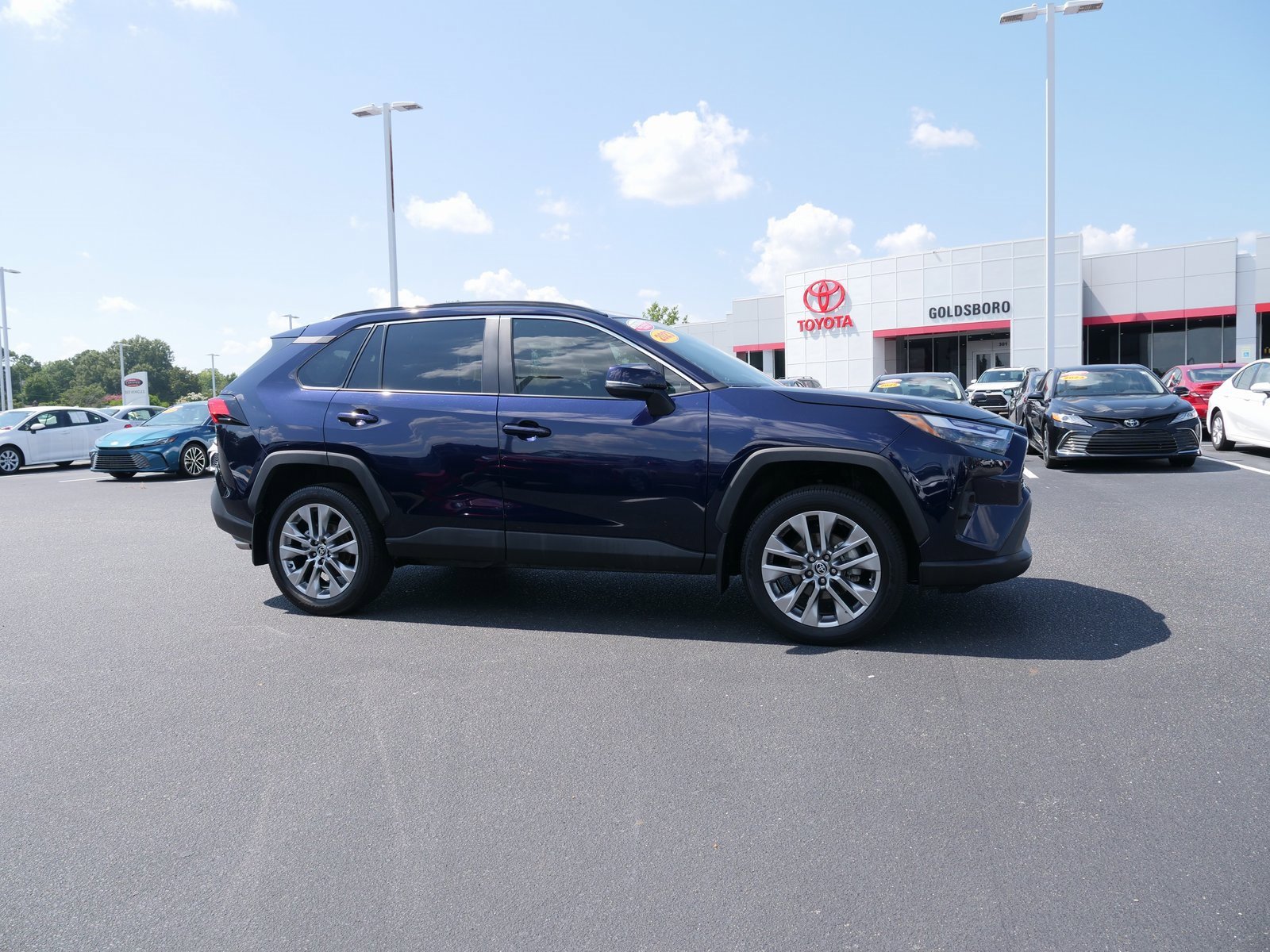 Used 2023 Toyota RAV4 XLE Premium image 3