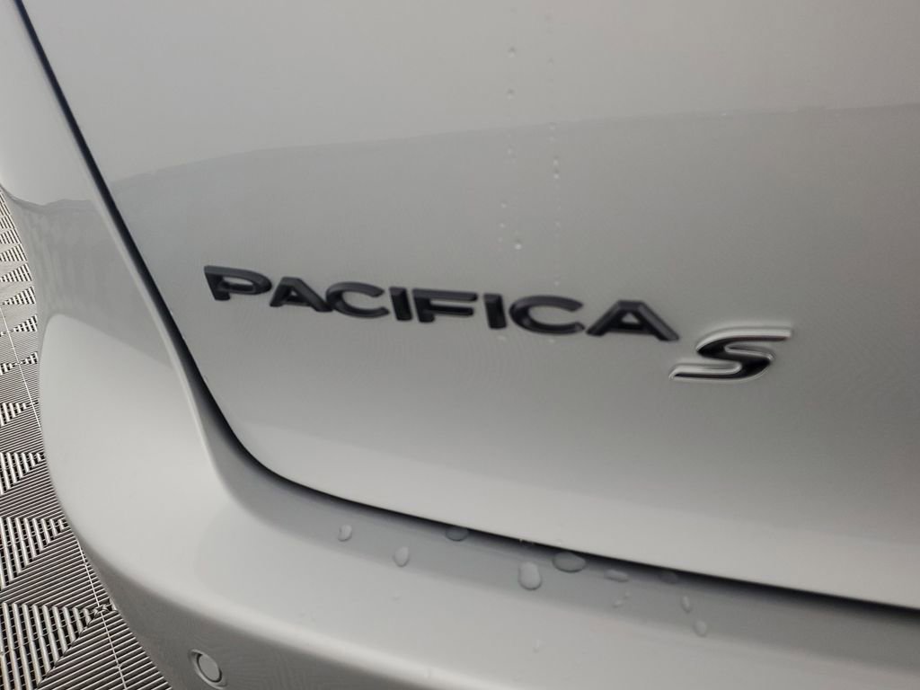 New 2026 Chrysler Pacifica Limited image 31