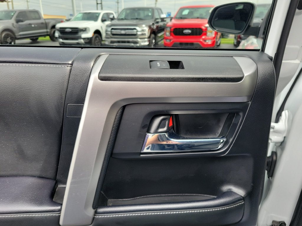 Used 2024 Toyota 4Runner SR5 Premium w/ Moonroof Package AWD/4WD image 15
