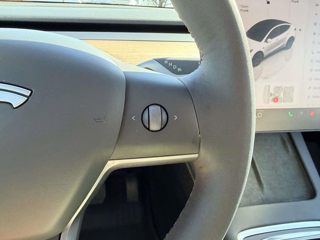 Used 2025 Tesla Model Y Long Range image 6
