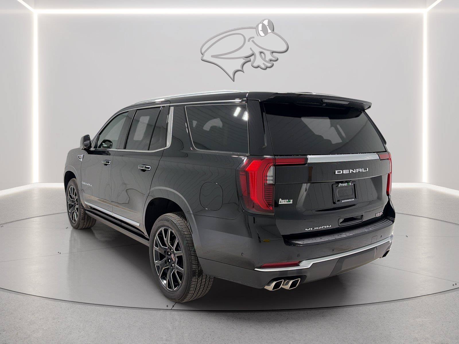 Used 2026 GMC Yukon Denali w/ Sun & Power Step Package AWD/4WD image 3