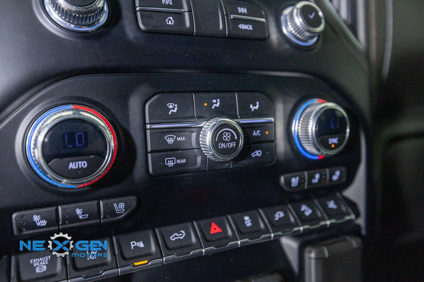 Used 2023 GMC Sierra 2500 AT4 w/ AT4 Preferred Package AWD/4WD image 22