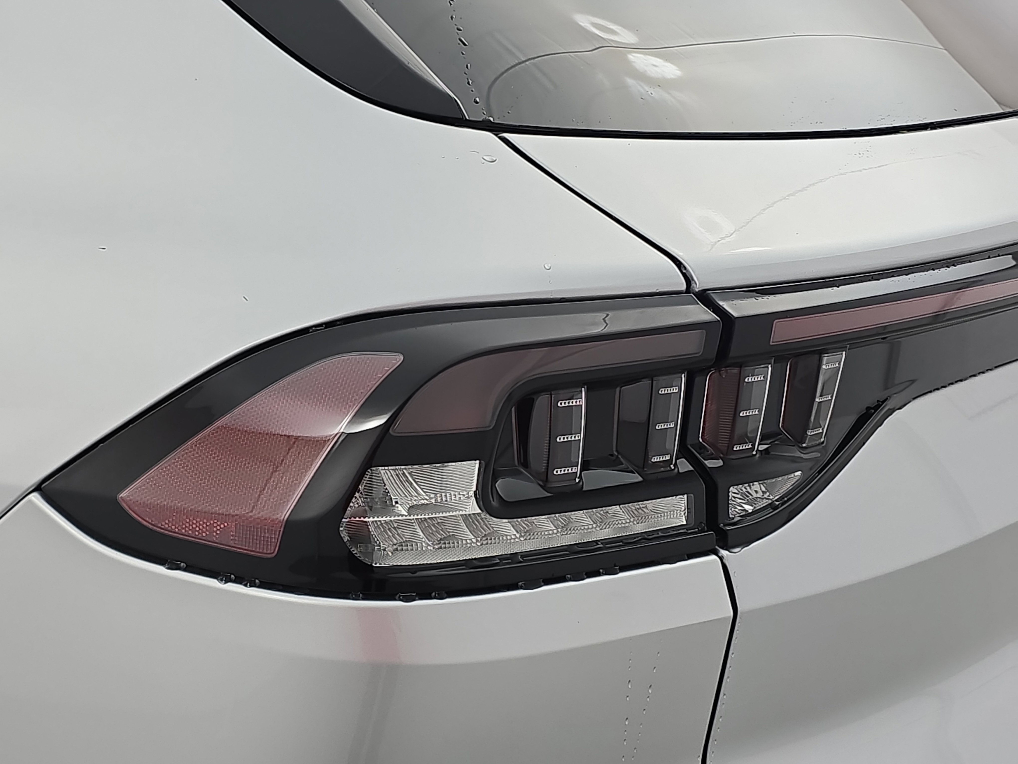 New 2025 VinFast VF 8 Plus image 33