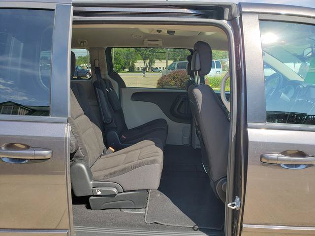 Used 2017 Dodge Grand Caravan SE w/ Power Window Group FWD image 17