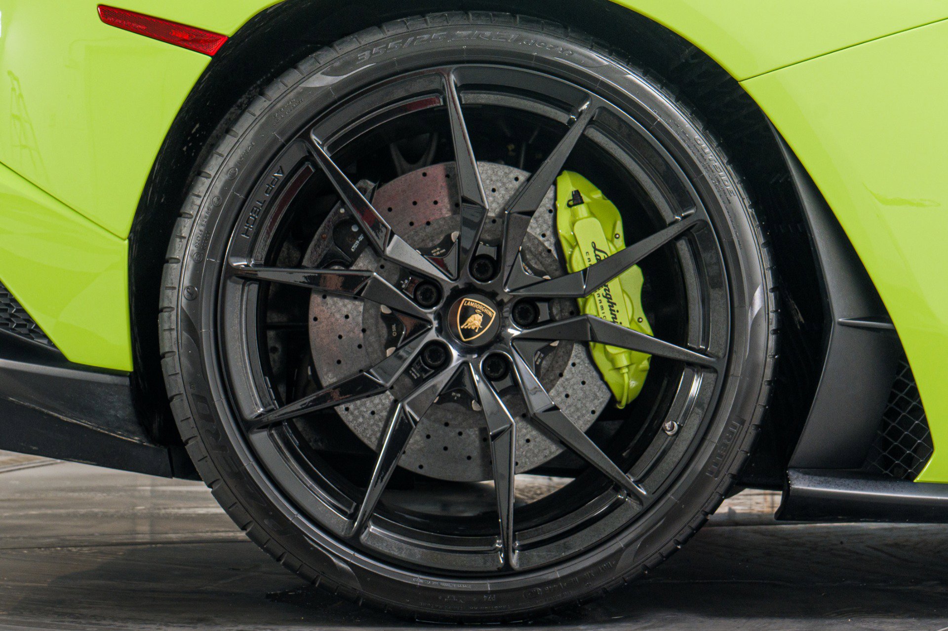 Used 2019 Lamborghini Aventador S image 46