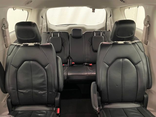 Used 2022 Chrysler Pacifica Touring-L image 14