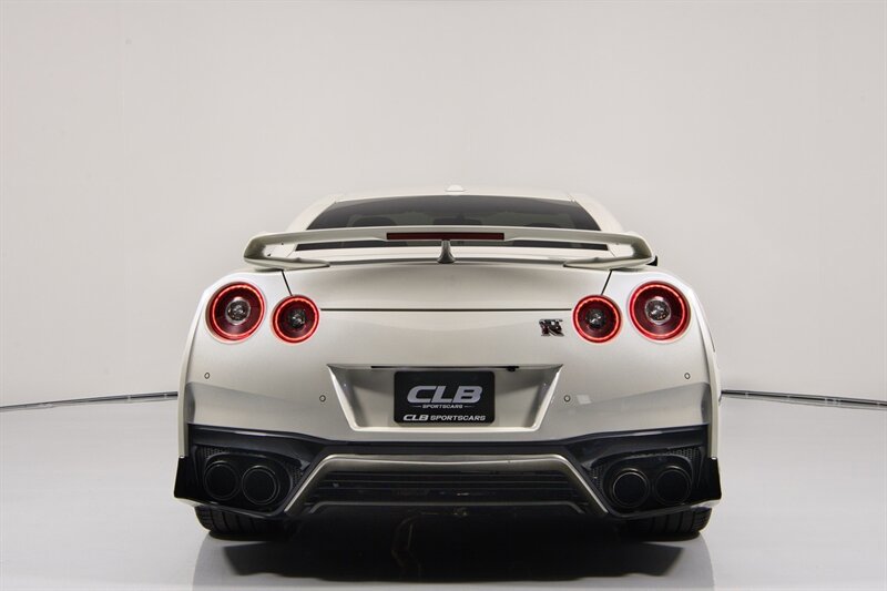 Used 2021 Nissan GT-R Premium image 9