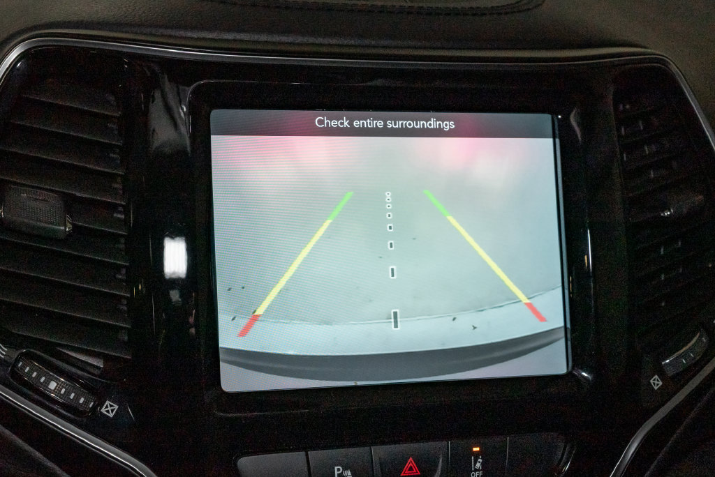 Used 2020 Jeep Cherokee Limited w/ Trailer Tow Group AWD/4WD image 17