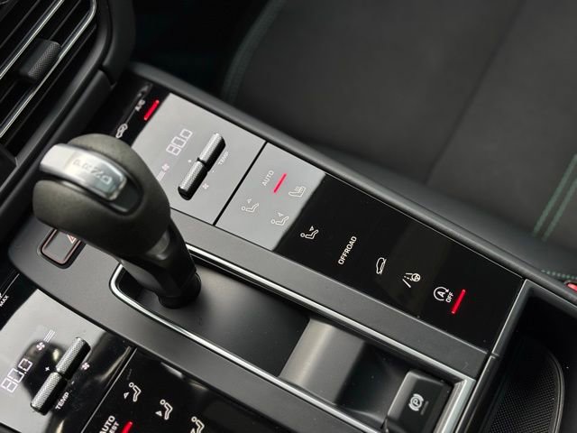 Used 2023 Porsche Macan GTS image 45