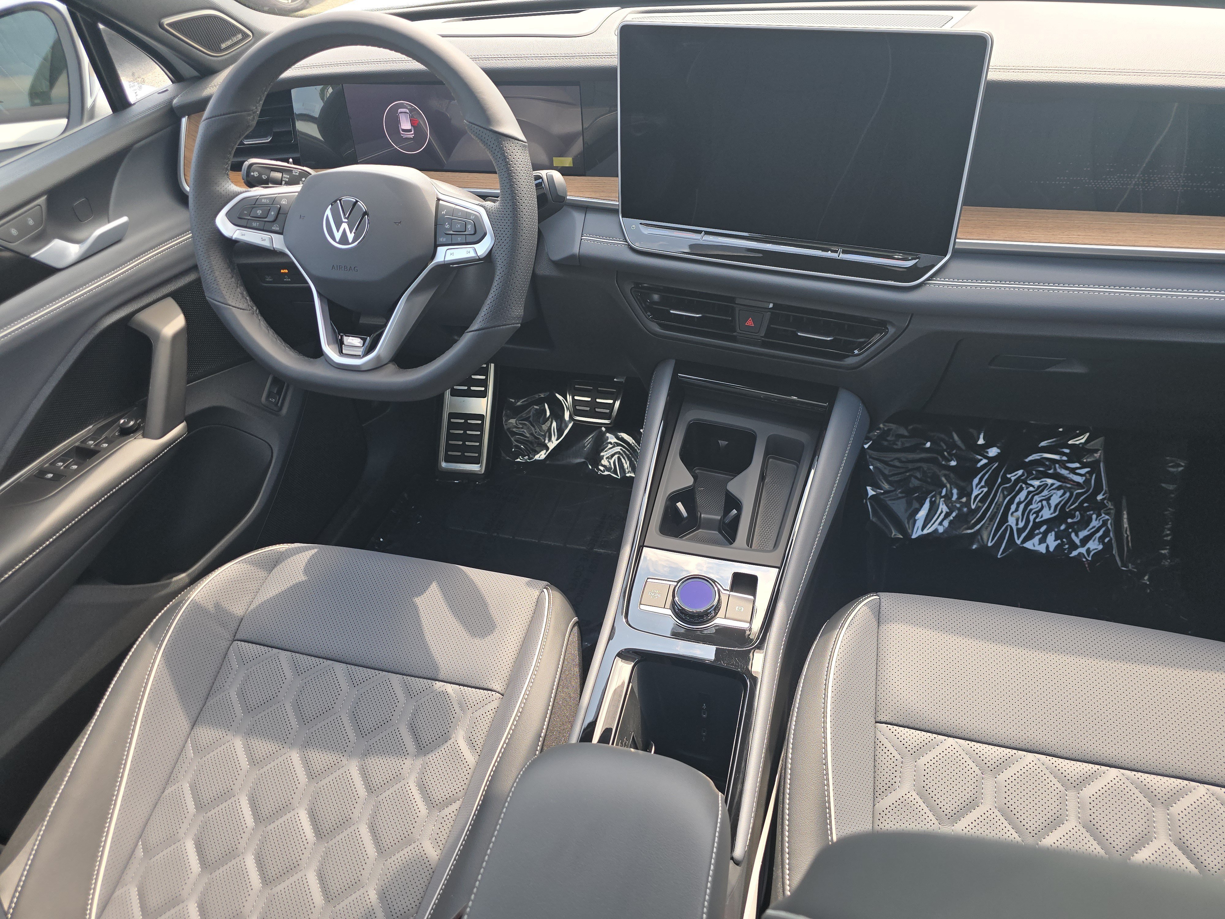 New 2026 Volkswagen Tiguan SEL R-Line AWD/4WD image 22