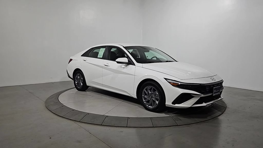 Certified 2025 Hyundai Elantra Hybrid FWD image 9
