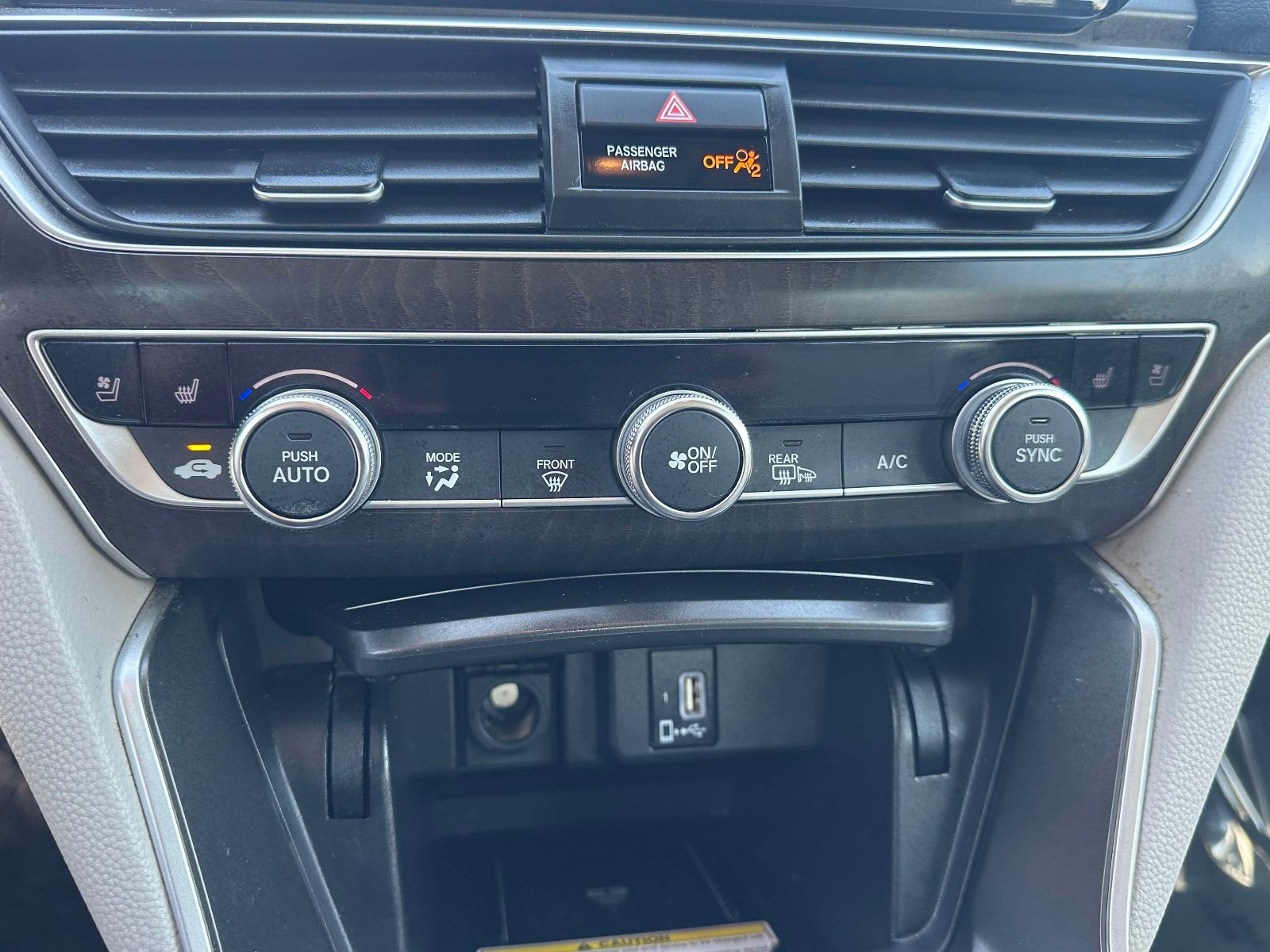 Used 2018 Honda Accord Touring image 12