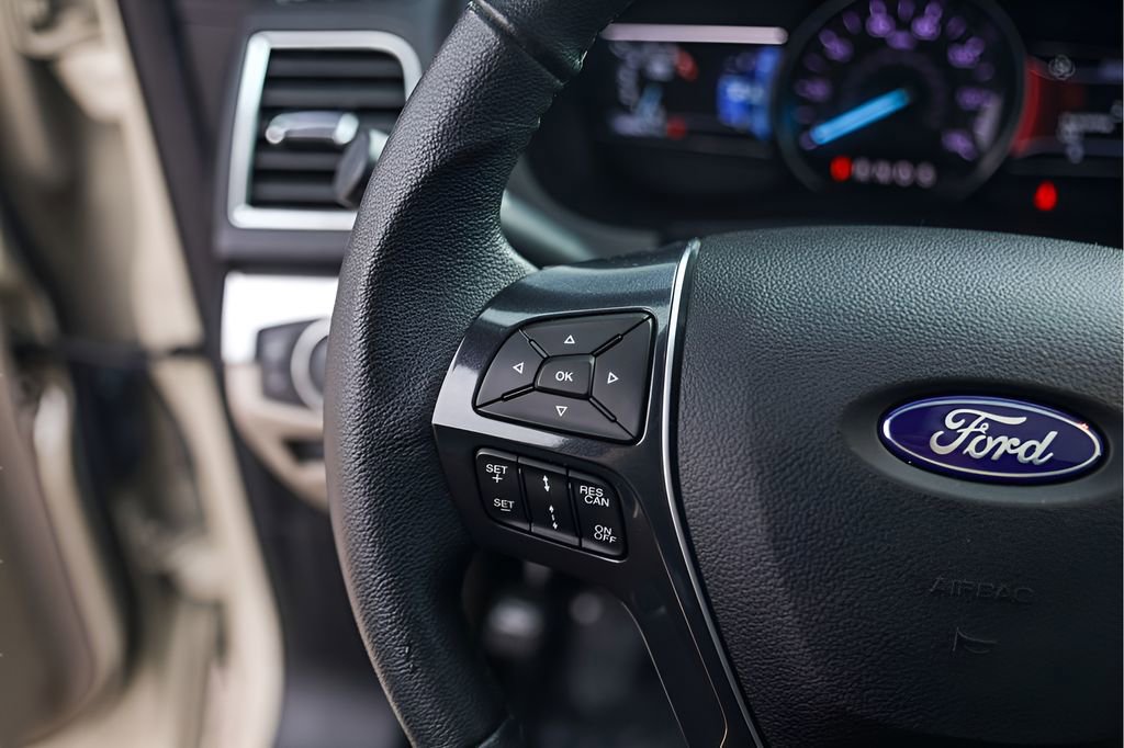 Used 2018 Ford Explorer Limited w/ Equipment Group 301A FWD image 17