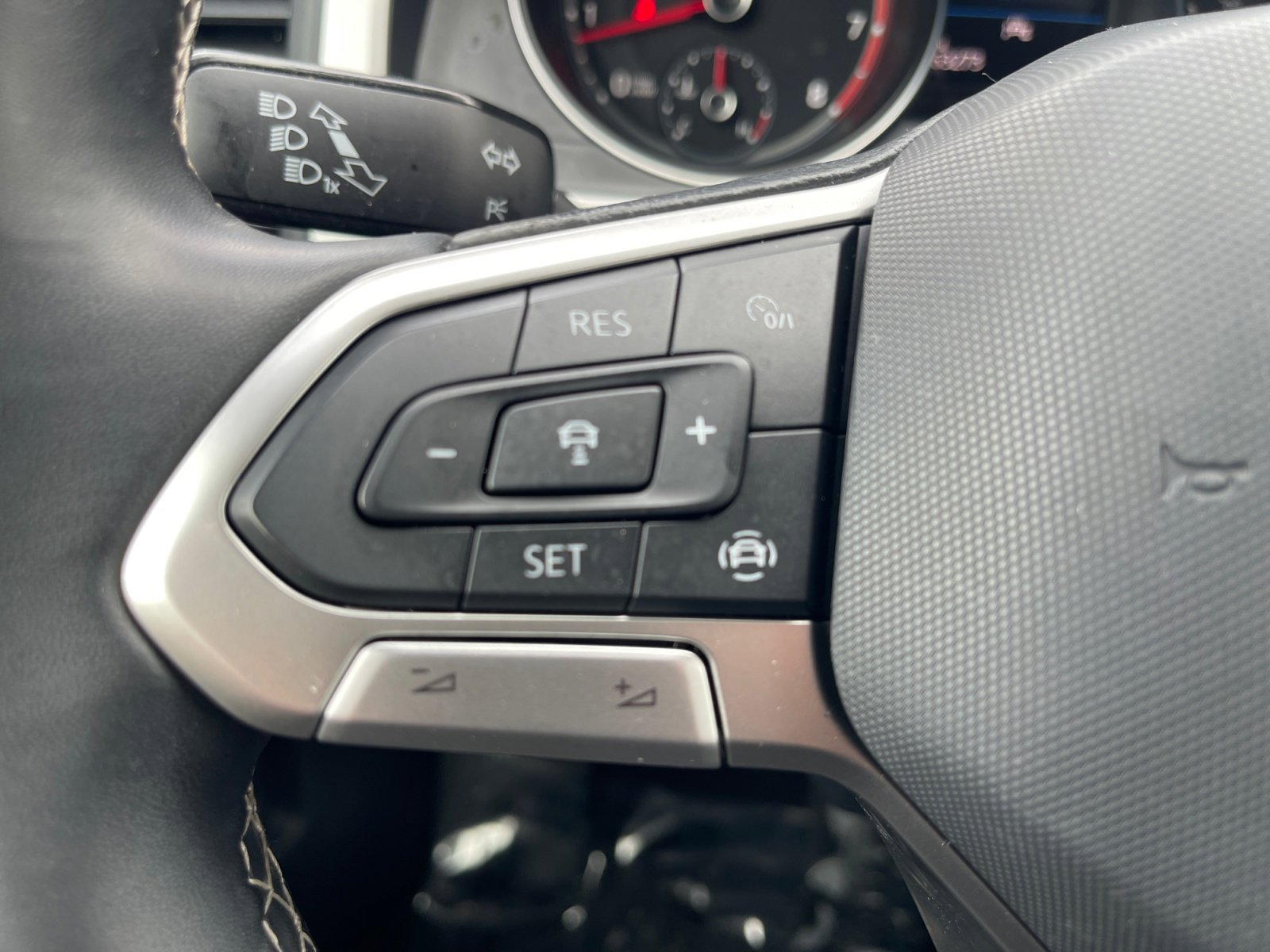 Used 2021 Volkswagen Atlas Cross Sport SE w/ Panoramic Sunroof Package image 18