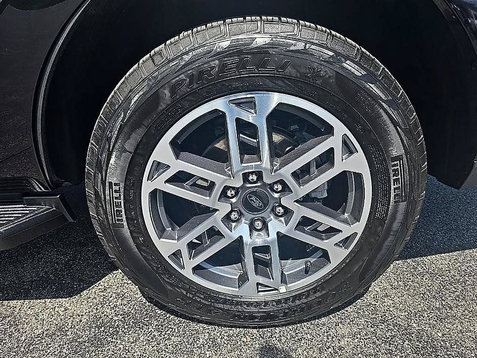 Used 2025 Ford Expedition Active AWD/4WD image 49
