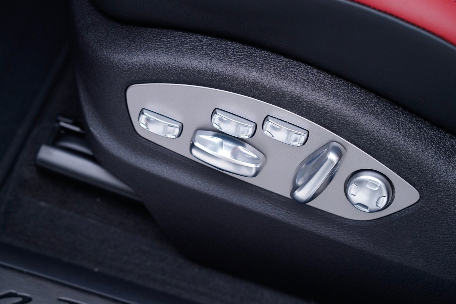 New 2026 Porsche Macan image 16