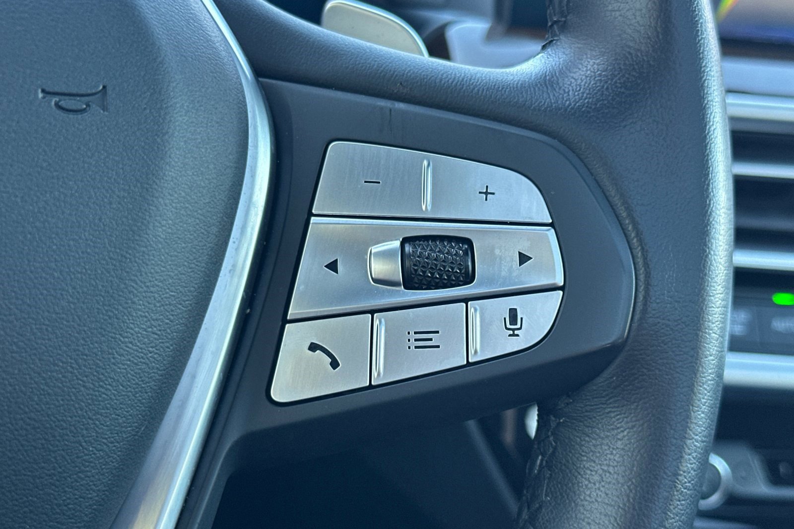 Used 2024 BMW X3 xDrive30i w/ Premium Package image 32