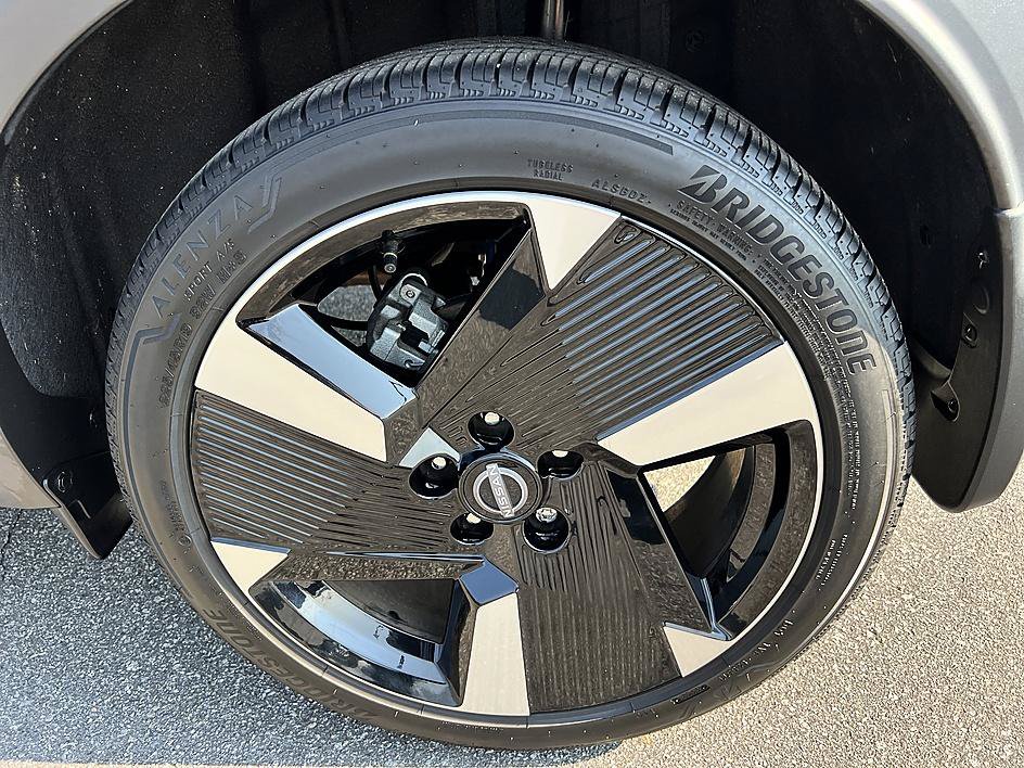 Certified 2025 Nissan Kicks SR AWD/4WD image 10