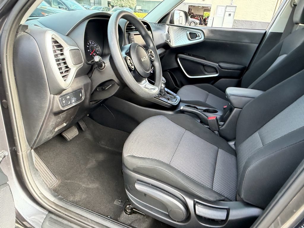 Used 2022 Kia Soul LX w/ Technology Package FWD image 11