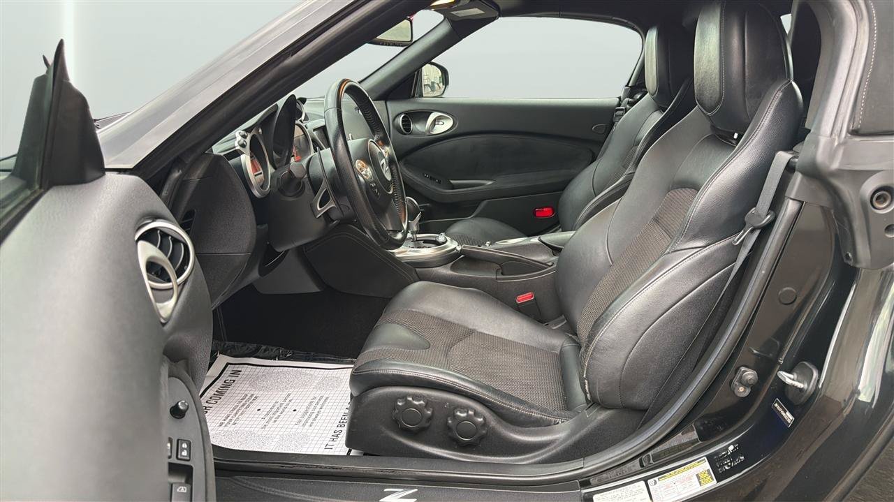 Used 2010 Nissan 370Z Touring w/ Sport Pkg RWD image 11