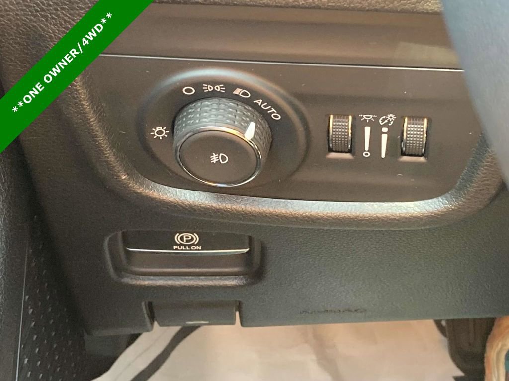 Used 2023 Jeep Grand Cherokee Limited image 25