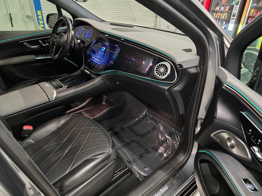 Used 2023 Mercedes-Benz EQS 580 4MATIC SUV w/ Exclusive Trim Package image 33