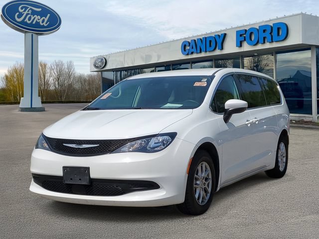 Used 2023 Chrysler Voyager LX FWD image 2