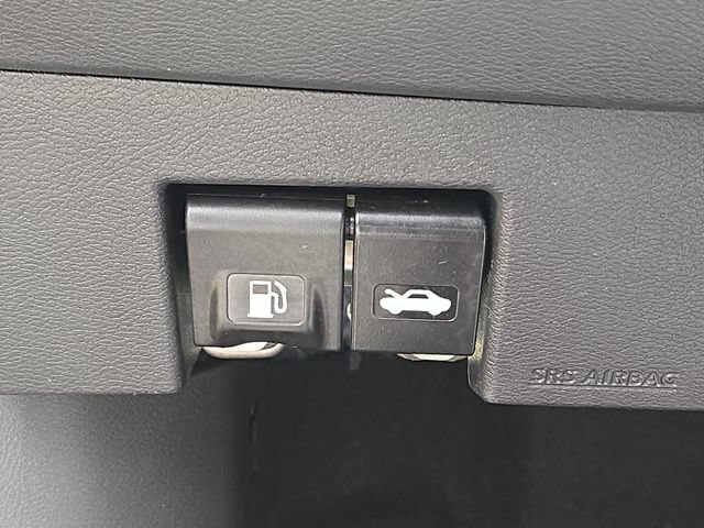 Used 2025 Nissan Versa SR w/ Trunk Package FWD image 30
