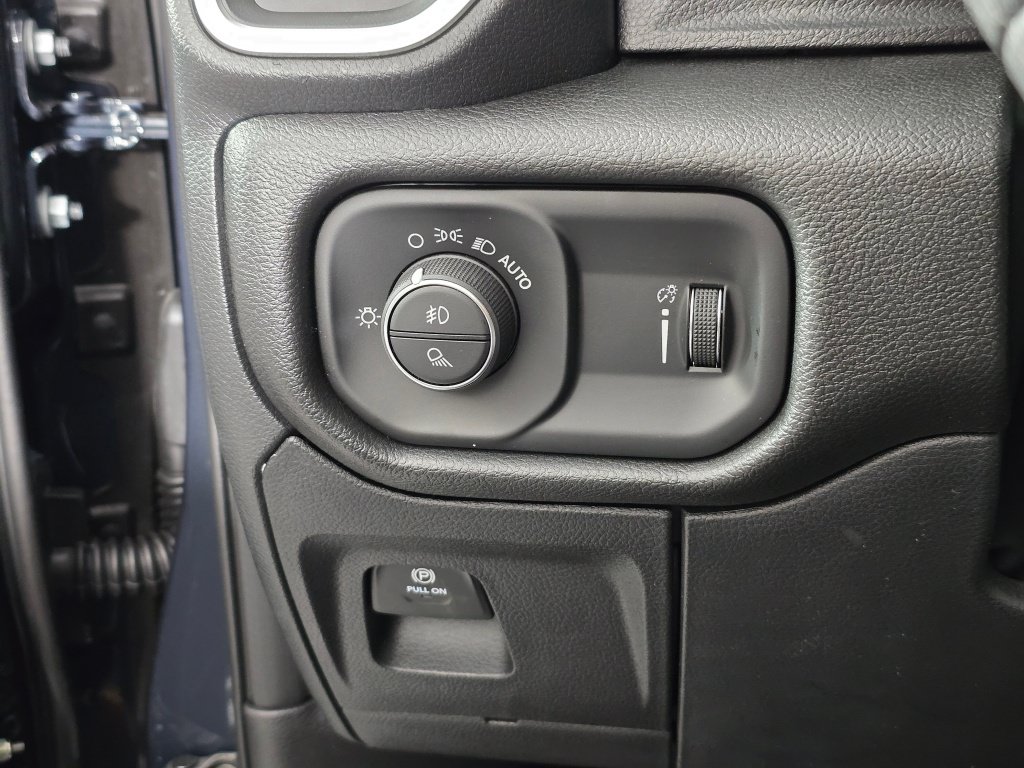 New 2026 RAM 1500 Express AWD/4WD image 21