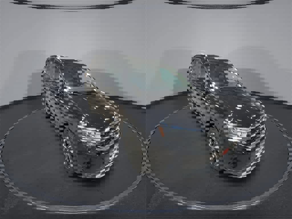 Used 2023 Volkswagen Taos SE w/ Panoramic Sunroof Package image 2