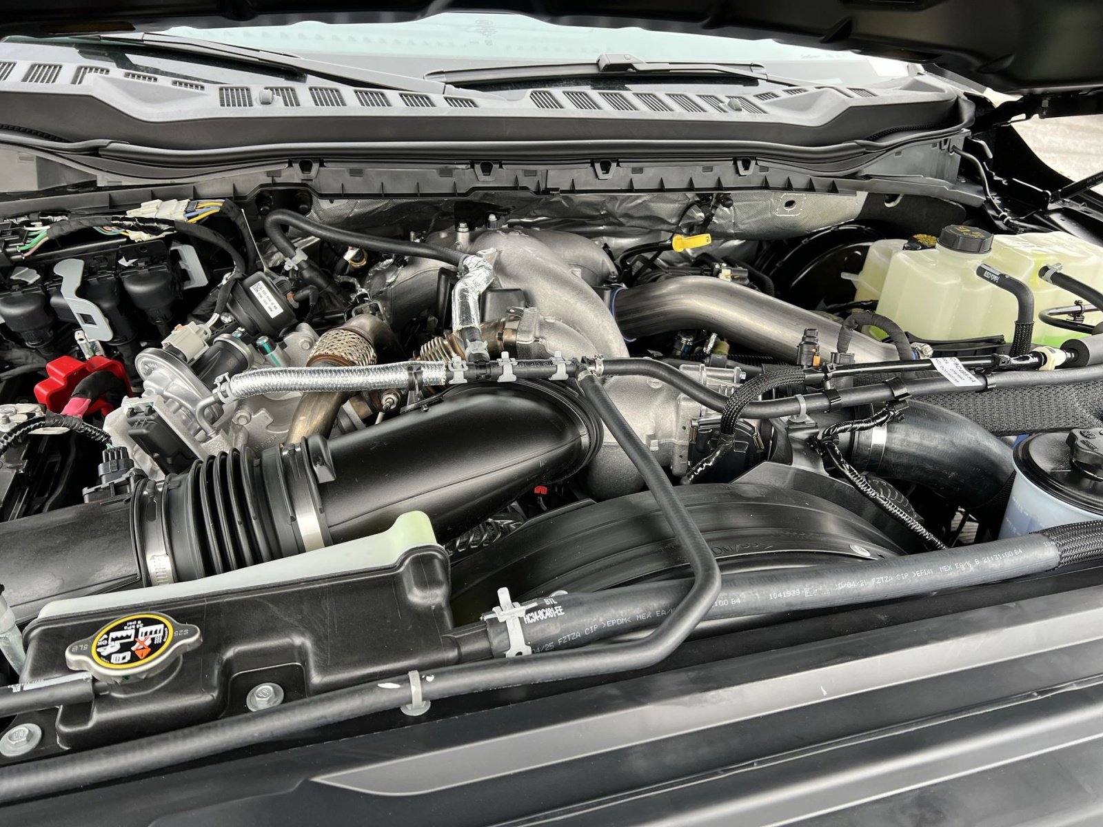 New 2026 Ford F250 Lariat w/ Black Appearance Package image 28