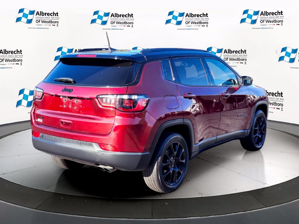Used 2022 Jeep Compass Latitude w/ Sun and Sound Group AWD/4WD image 5