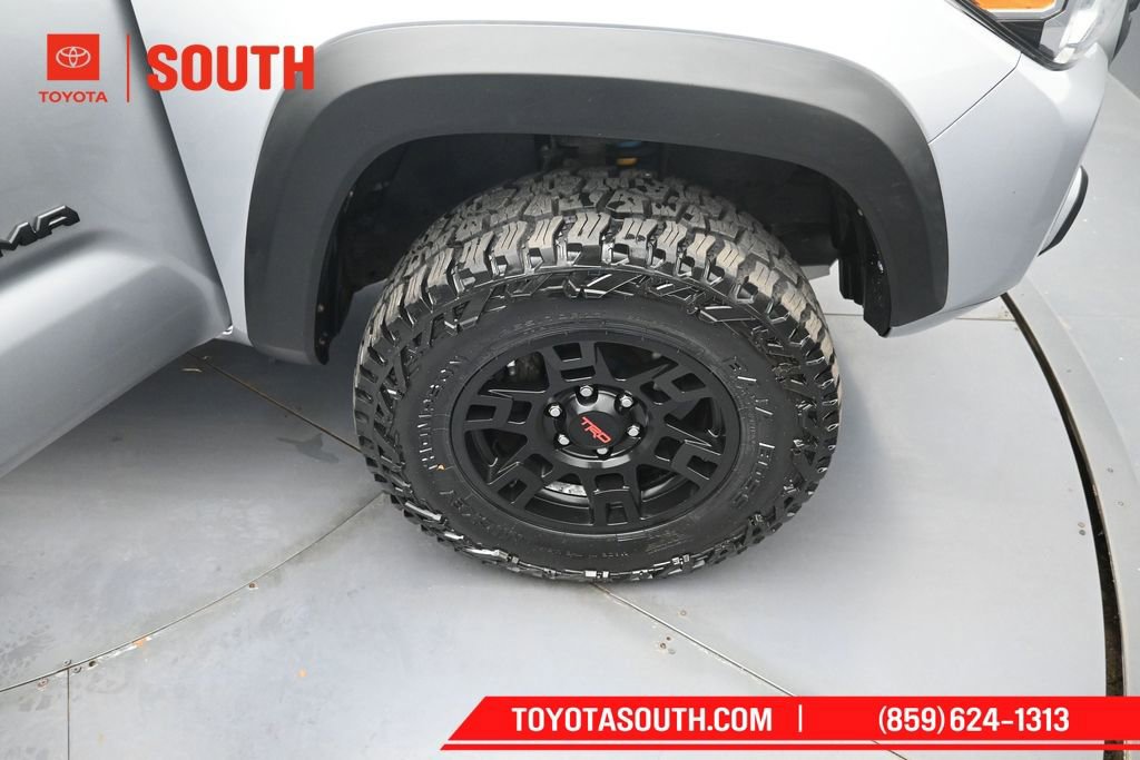 Used 2016 Toyota Tacoma TRD Off-Road AWD/4WD image 32