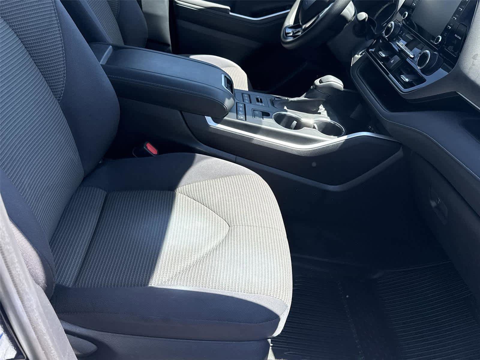 Used 2021 Toyota Highlander L AWD/4WD image 15