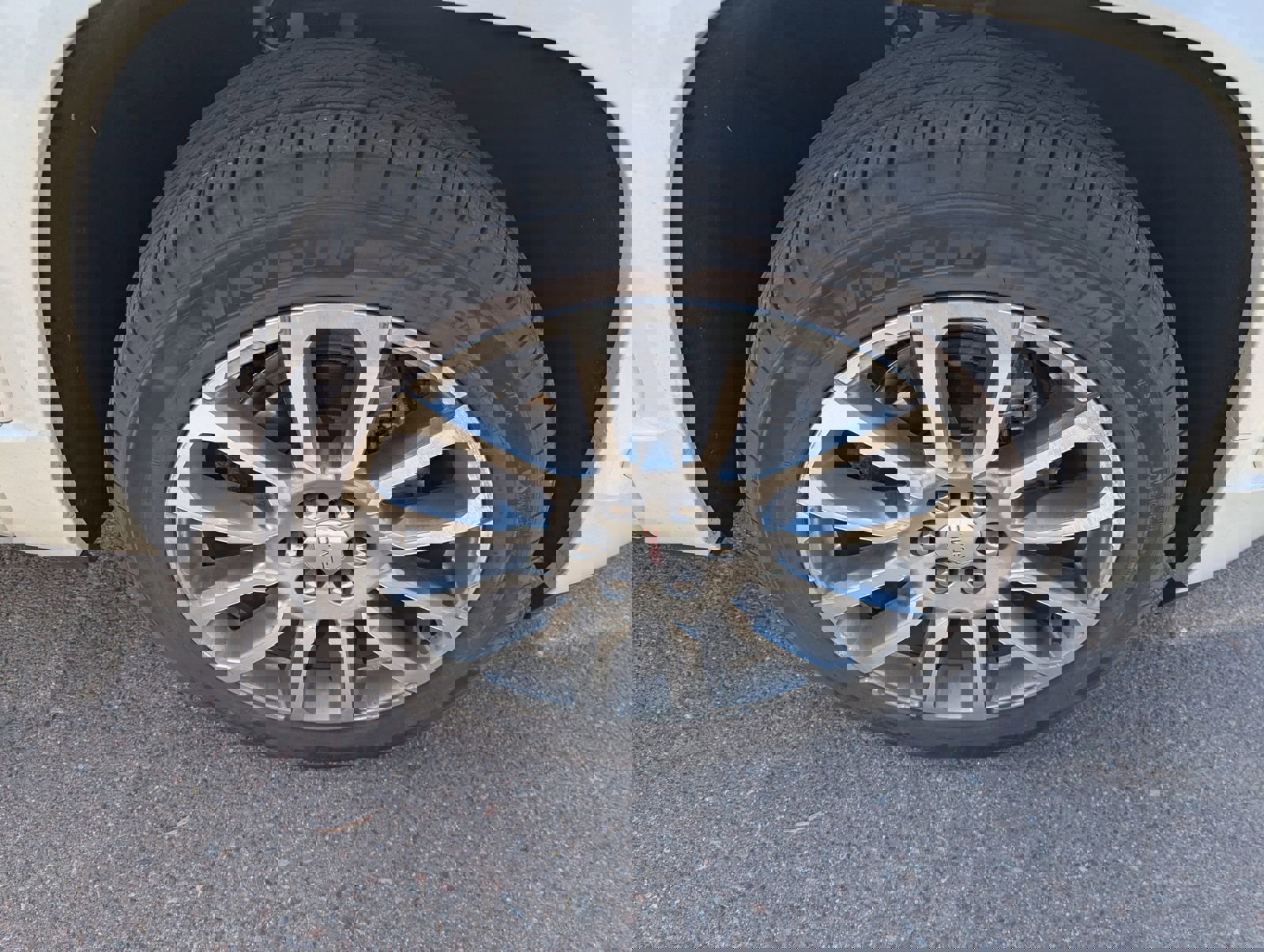 Used 2023 GMC Acadia Denali w/ Denali Ultimate Package image 5