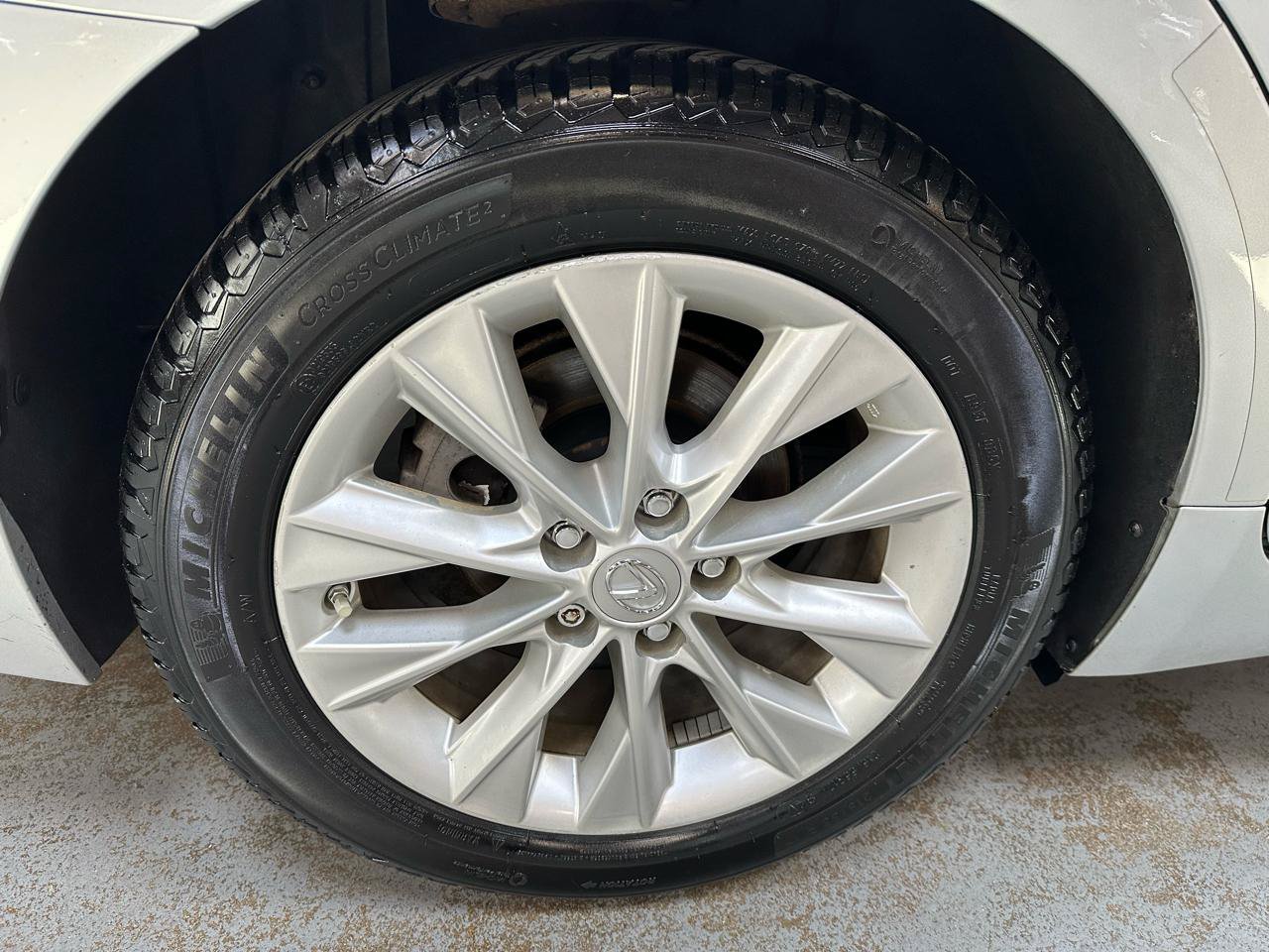 Used 2013 Lexus ES 300h w/ Luxury Pkg FWD image 24