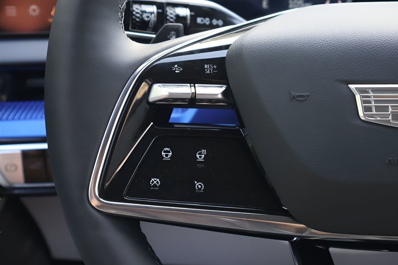 New 2026 Cadillac Optiq Luxury 2 RWD image 20