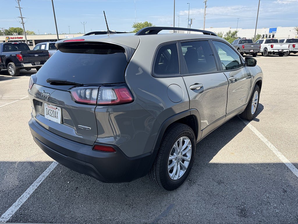 Used 2022 Jeep Cherokee Latitude Lux w/ Sun & Sound Group AWD/4WD image 5