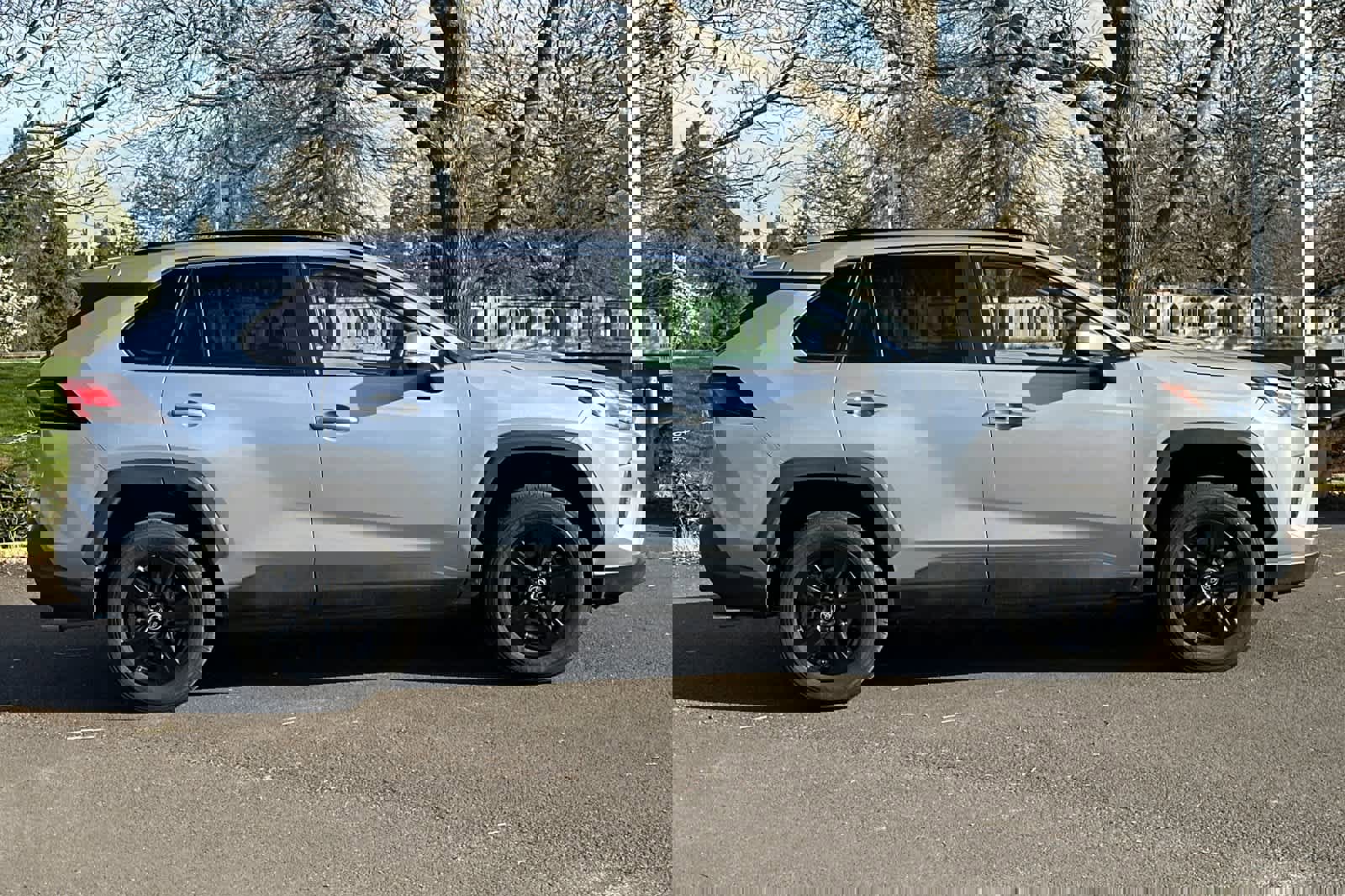 Used 2025 Toyota RAV4 XLE w/ Convenience Package image 8