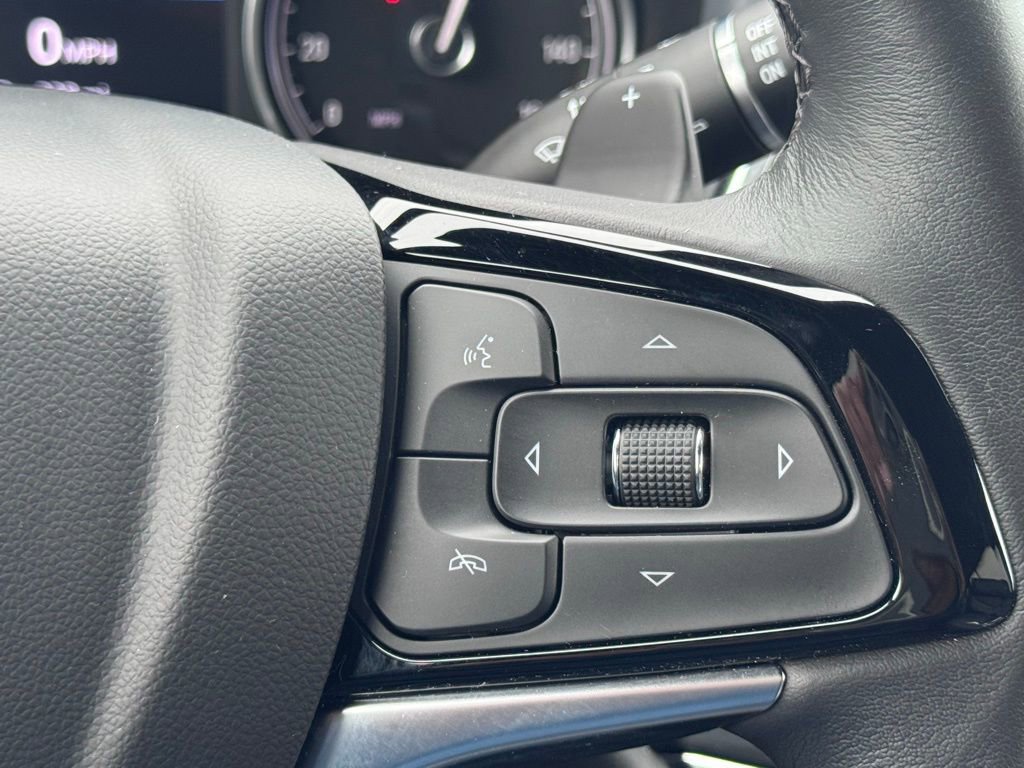 Used 2023 Buick Enclave Essence w/ Sport Touring Edition image 9