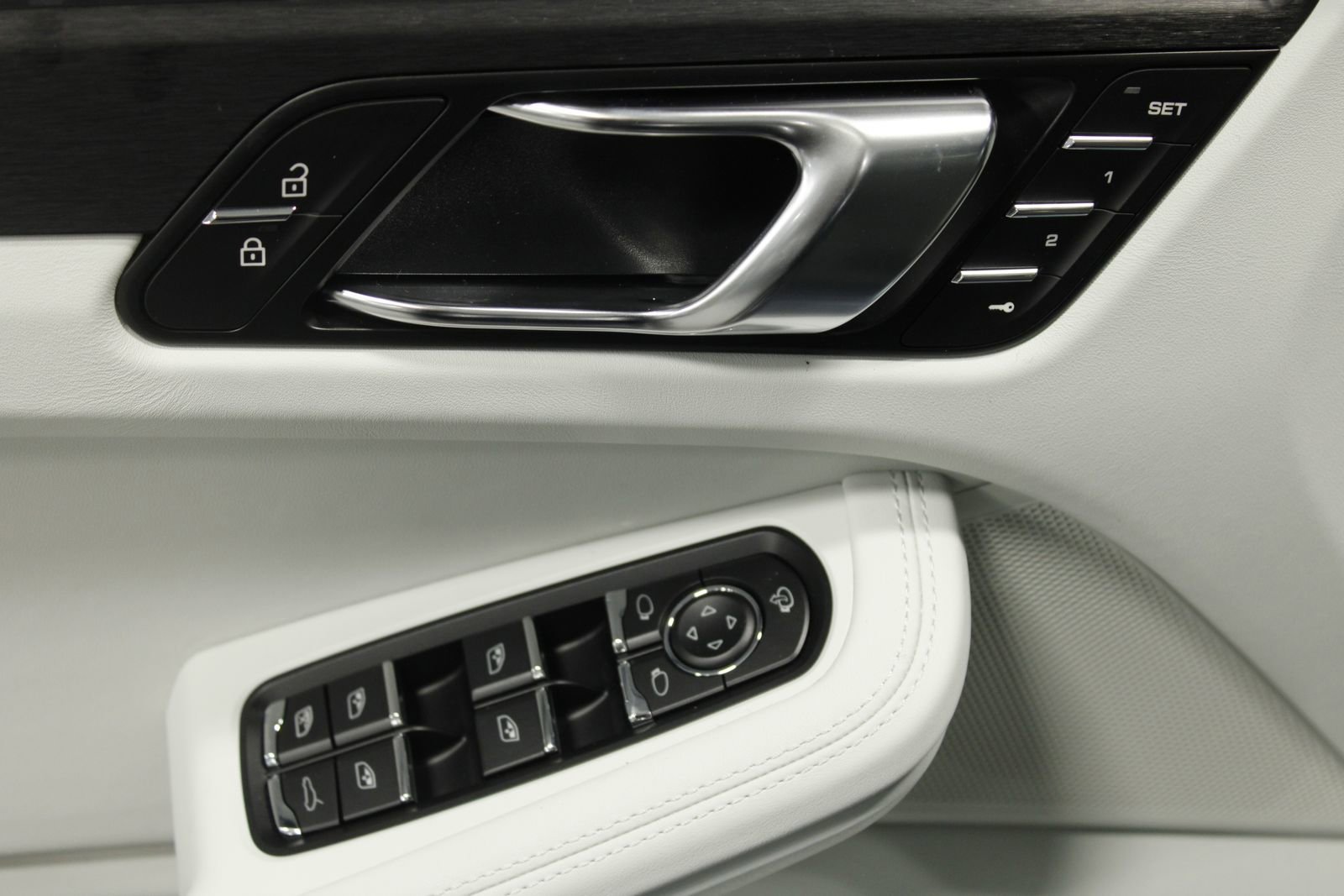 New 2026 Porsche Macan GTS AWD/4WD image 32