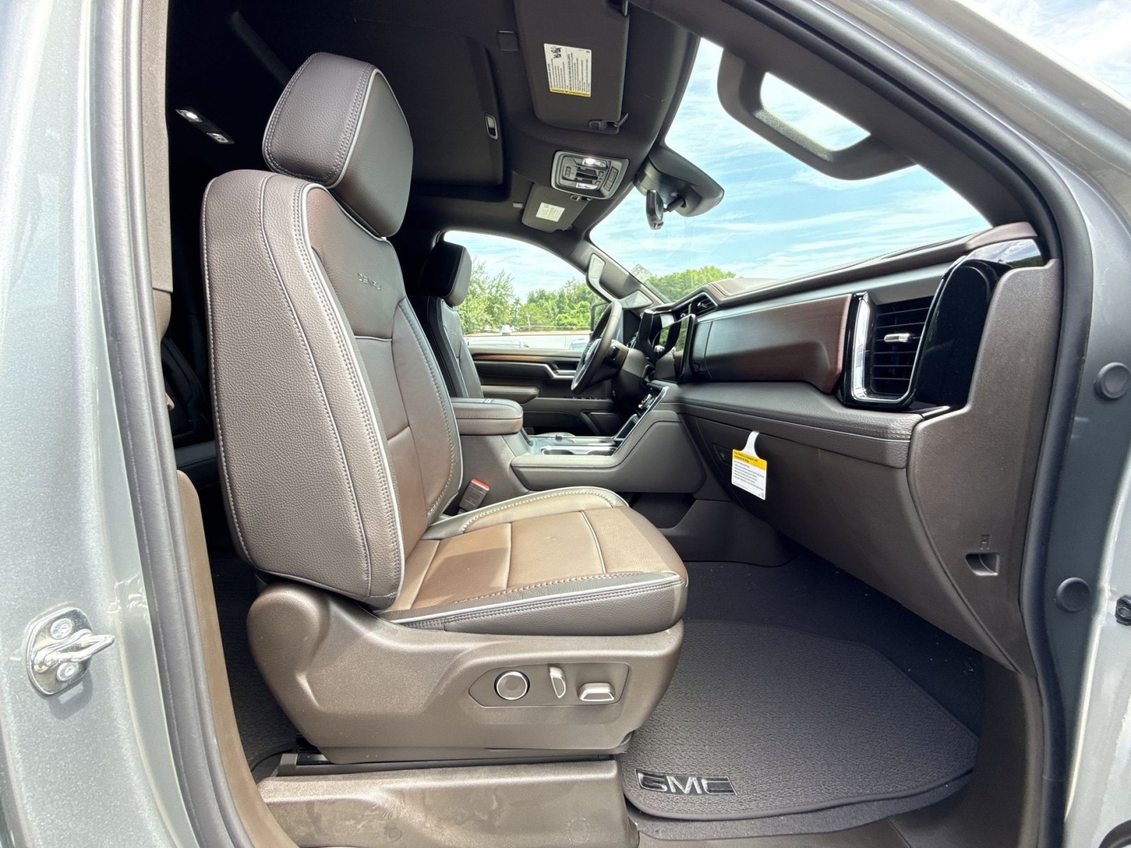 New 2026 GMC Sierra 3500 Denali w/ Denali Reserve Package AWD/4WD image 28
