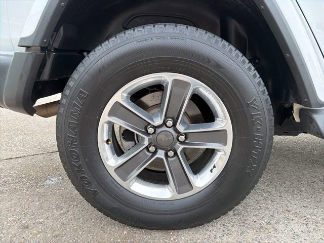Used 2018 Jeep Wrangler Unlimited Sahara AWD/4WD image 16