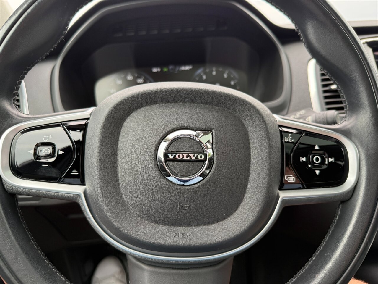 Used 2020 Volvo XC90 T5 Momentum w/ Protection Package Premier AWD/4WD image 25